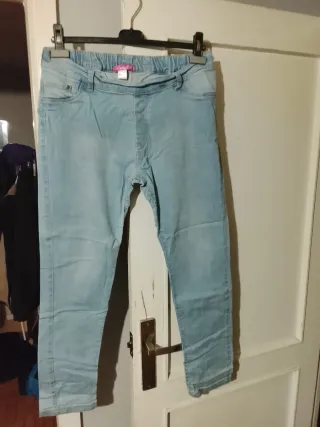 Pantalón vaquero pitillo azul claro