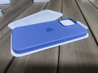 Funda de silicona con MagSafe para el iPhone 16 Pro Max - Violeta
