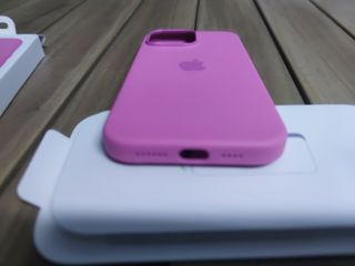 Funda de silicona con MagSafe para el iPhone 16 Pro Max - Peonía