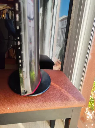 Monitor LG FLATRON M197WDP Negro/Rojo.