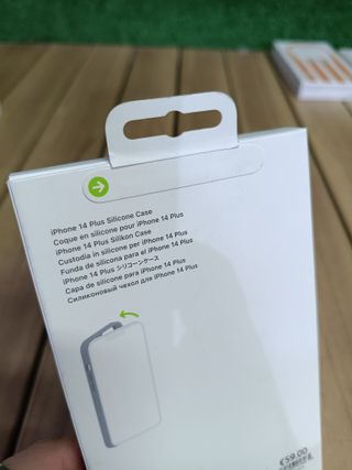 Apple Funda de silicona con MagSafe para el iPhone 14 Plus - (PRODUCT)RED