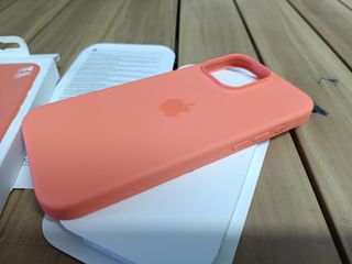 Apple Funda de silicona con MagSafe para el iPhone 16 Pro Max - Mandarina