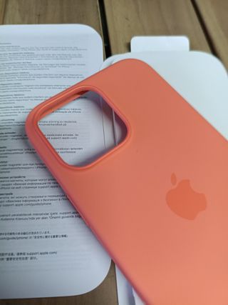 Apple Funda de silicona con MagSafe para el iPhone 16 Pro Max - Mandarina