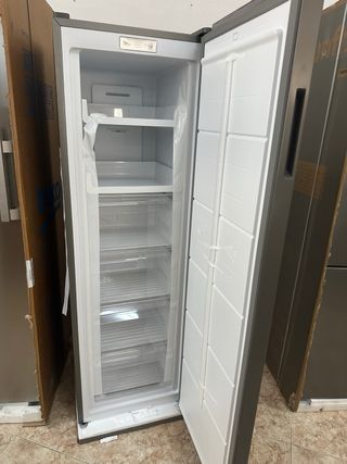 Congelador Vertical Elecsan Gris