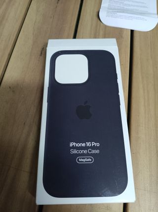 Funda de silicona con MagSafe para el iPhone 16 Pro - Negro