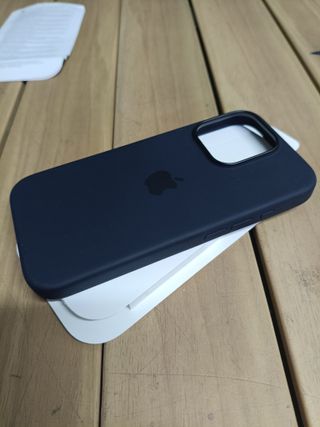 Funda de silicona con MagSafe para el iPhone 16 Pro - Negro