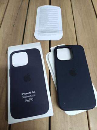 Funda de silicona con MagSafe para el iPhone 16 Pro - Negro
