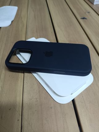 Funda de silicona con MagSafe para el iPhone 16 Pro - Negro