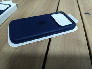 Funda de silicona con MagSafe para el iPhone 17 Pro - Medianoche