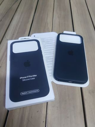 Funda de silicona con MagSafe para el iPhone 17 Pro Max - Negro
