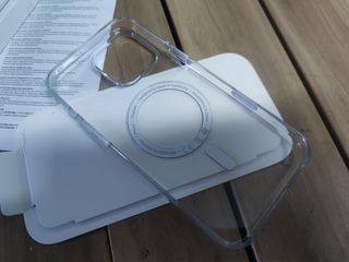 Apple Funda transparente con MagSafe para el iPhone 16 Pro Max