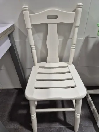 3xSillas de madera blancas