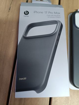 Apple Funda Beats con MagSafe y Control de Cámara para el iPhone 17 Pro Max - Gris antracita