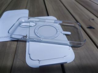 Apple Funda transparente con MagSafe para el iPhone 16