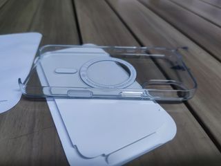 Apple Funda transparente con MagSafe para el iPhone 16