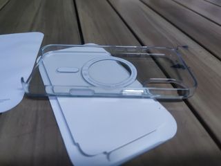 Apple Funda transparente con MagSafe para el iPhone 16