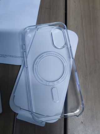 Apple Funda transparente con MagSafe para el iPhone 16