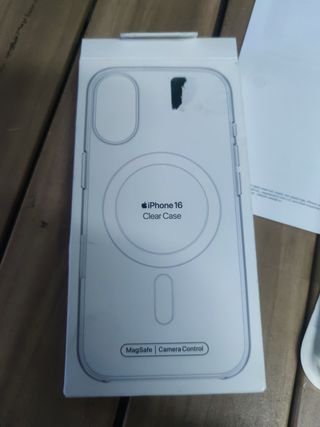 Apple Funda transparente con MagSafe para el iPhone 16