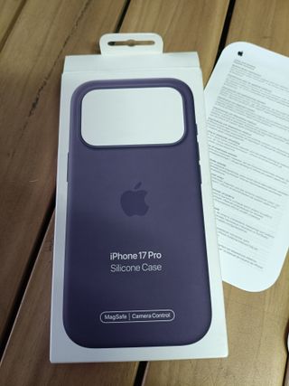 Apple Funda de silicona con MagSafe para el iPhone 17 Pro - Niebla lila