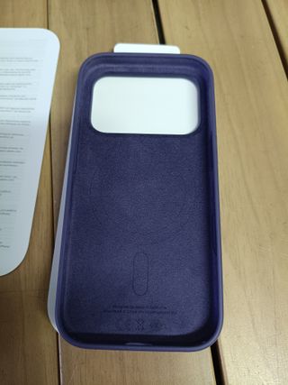 Apple Funda de silicona con MagSafe para el iPhone 17 Pro - Niebla lila