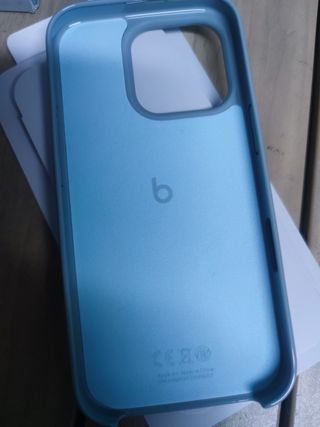 Funda Beats con MagSafe para iPhone 16 Pro