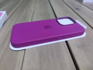 Funda de silicona con MagSafe para el iPhone 16 Pro - Fucsia