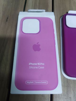Funda de silicona con MagSafe para el iPhone 16 Pro - Fucsia