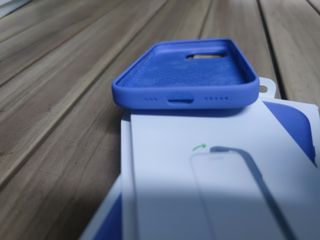 Funda de silicona con MagSafe para el iPhone 16 Pro - Violeta