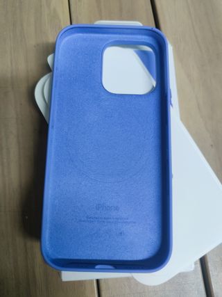 Funda de silicona con MagSafe para el iPhone 16 Pro - Violeta