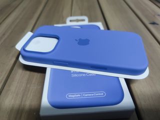 Funda de silicona con MagSafe para el iPhone 16 Pro - Violeta