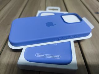 Funda de silicona con MagSafe para el iPhone 16 Pro - Violeta