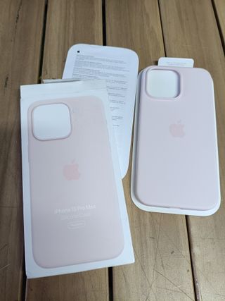 Apple Funda de silicona con MagSafe para el iPhone 15 Pro Max - Rosa claro