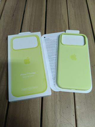 Funda de silicona con MagSafe para el iPhone 17 Pro Max — Amarillo neón