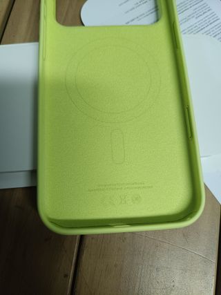 Funda de silicona con MagSafe para el iPhone 17 Pro Max — Amarillo neón