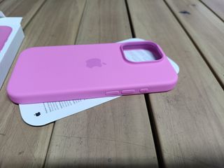 Funda de silicona con MagSafe para el iPhone 16 Pro - Peonía