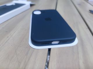 Funda de silicona con MagSafe para el iPhone 16 - Negro