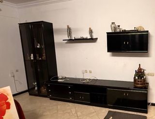 Mueble de salón y vitrina negro