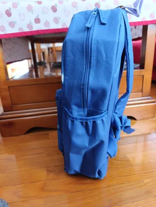 Mochila azul con estampado de Stitch