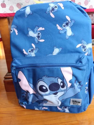 Mochila azul con estampado de Stitch