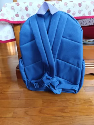 Mochila azul con estampado de Stitch