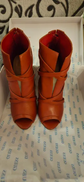 Botines Guess Tacón Rojo