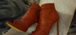 Botines Guess Tacón Rojo