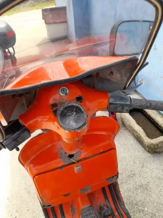 Vespa Naranja 1983