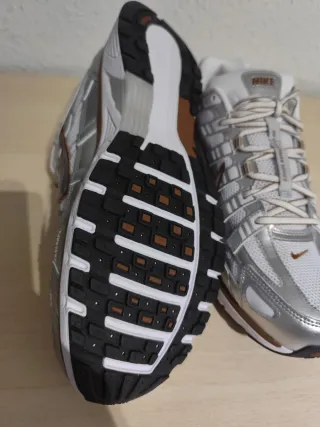 Nike P6000 plateadas y blancas talla 46