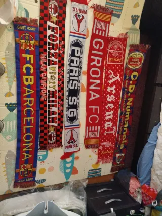 Lote bufandas fútbol: Barça, Milan, PSG, Girona, A