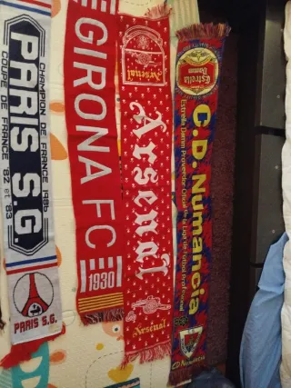 Lote bufandas fútbol: Barça, Milan, PSG, Girona, A