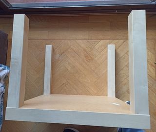 Mesa auxiliar madera clara IKEA