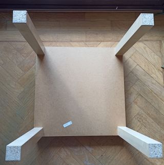 Mesa auxiliar madera clara IKEA