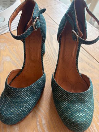 Zapatos Chie Mihara verde metalizado