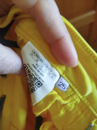 Pantalones vaqueros Guess amarillos